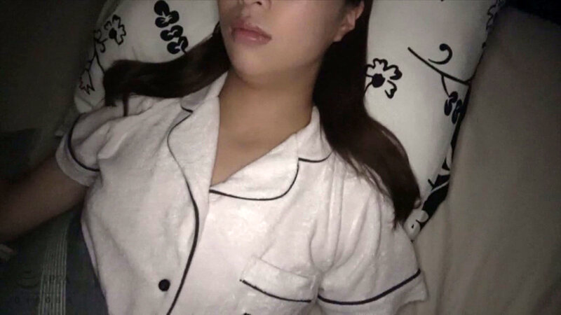 寝静まる美人巨乳の姉を○○する弟 めぐ サンプル 2