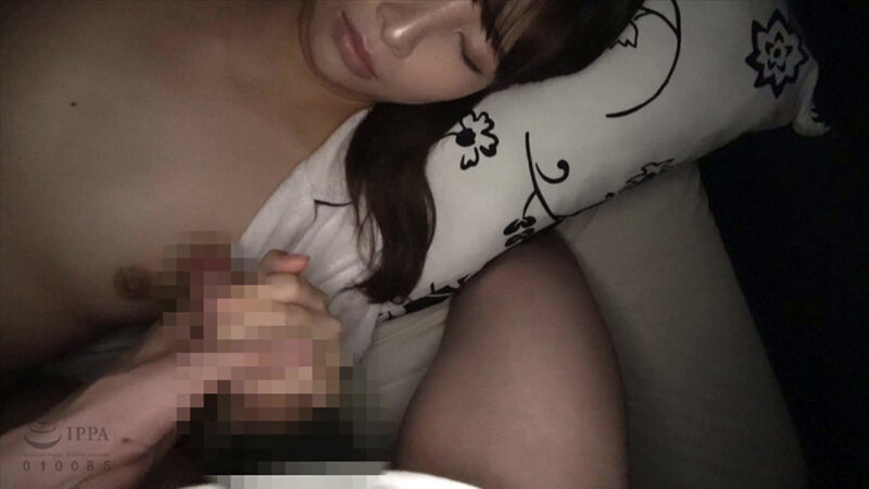 寝静まる美人巨乳の姉を○○する弟 めぐ サンプル 9