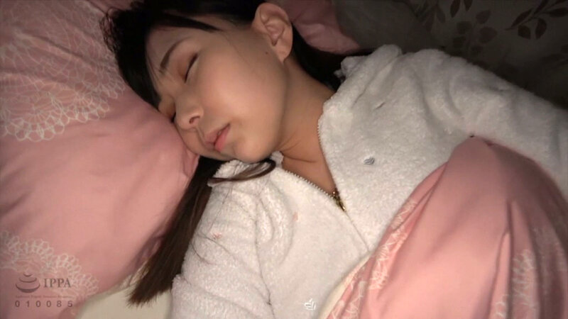 寝静まる美人巨乳の姉を○○する弟 ゆりあ サンプル 1