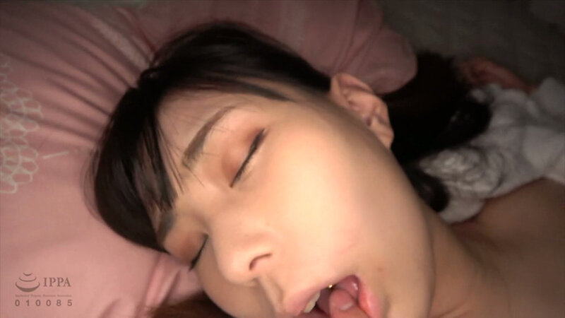 寝静まる美人巨乳の姉を○○する弟 ゆりあ サンプル 9