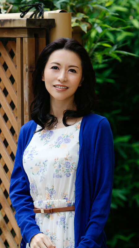 熟れた熟女がヤバいほどエロい。経験豊富な熟女10名の2時間妖艶！（2） サンプル 4
