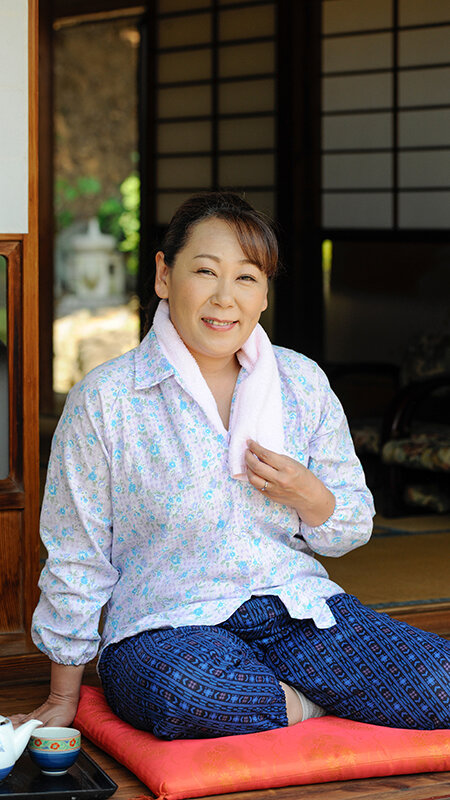 密かに欲求不満を抱えながら悶々と暮らしている 一見真面目な地方のおばさん 12人4時間3 サンプル 1