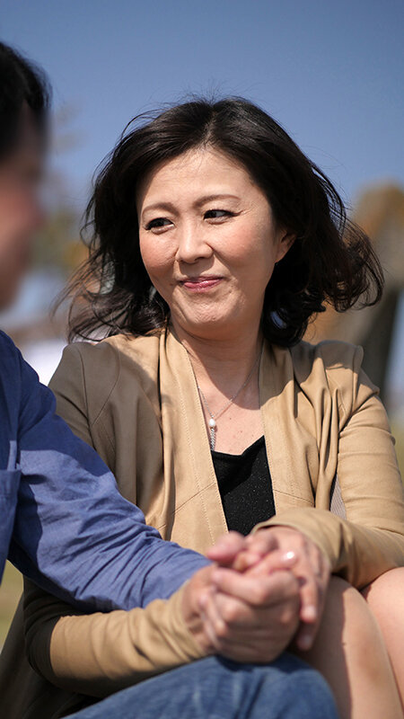 「貴方の元にはもう戻れないかもしれません…」家庭では見せないような微笑みを浮かべて逢瀬を楽しみ夫以外の男に激しく求める中出し不倫性交 不貞の快楽に堕ちてゆく既婚美熟女たち 四話240分 サンプル 5