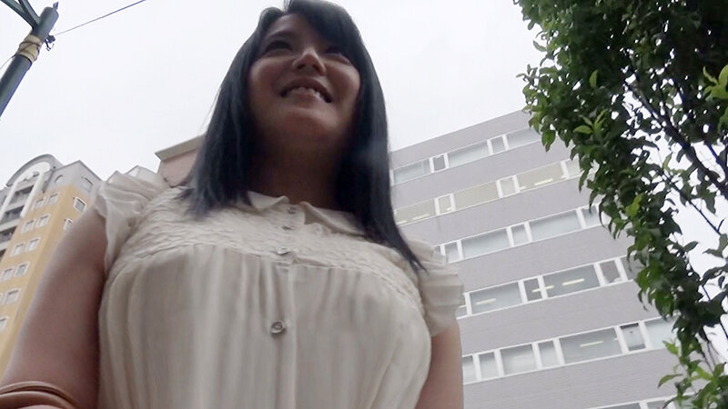 検証！！ デカパイは本当にエロいのか？ 思わず目を引く着衣巨乳はヤル気の表れ！ エロ過ぎ巨乳娘 ナンパ中出し 12人4時間（3） サンプル 1