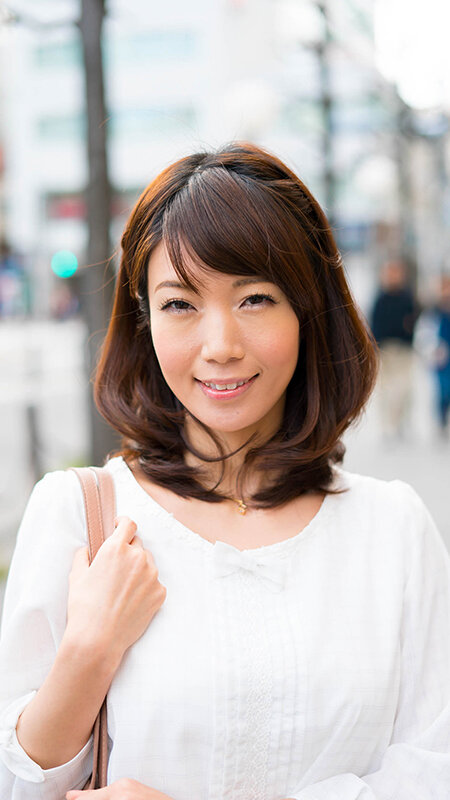 「あの人（旦那）が相手してくれないから…」 言い訳妻の浮気心 女盛りの肉体を持て余す我慢出来ない淫乱熟女 12人4時間9 サンプル 10