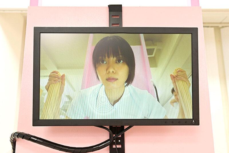 壁尻拘束モニター ダイエット器具のPR動画撮影に協力してくれる女の子達を穴の開いた壁に拘束！玩具責め強●中出し 5名収録 サンプル 2