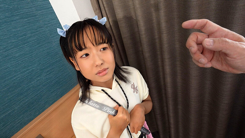 褐色美少女が売り飛ばされた末路！140cmの小身体が電マ地獄で崩壊するまでクリ責めされビシャビシャずぶ濡れ大量潮吹き！デカチン引き裂きピストンで生中出し 谷田かりな サンプル 1