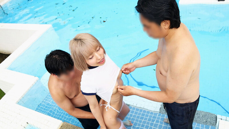 息子の同級生のガリガリ娘と恥ずかし露出紀行「可愛い顔して乳頭が長くて卑猥だねえ」と執拗なまでの乳首弄りの刑。 サンプル 11