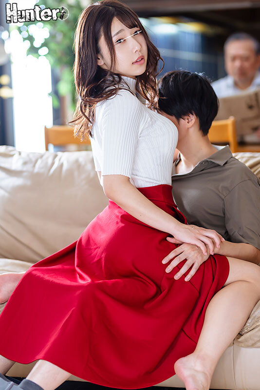 『こっそり挿れちゃう？』義姉妹・義母・クラスメイトが周囲にバレない様にロングスカートの中でこっそり即ハメ中出し！ 淫乱女子15名！約4時間BEST サンプル 3