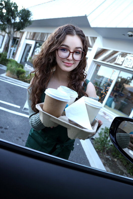 LAで出会った親日美女のカフェ店員にグッツモニターお願いしてみたら奇跡が起きた！！リアナ（28） サンプル 1