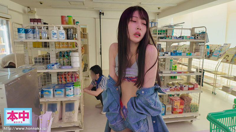 時間停止×集団媚薬装置大淫乱状態コンビニ女子店員＆女子客と中出しし放題 サンプル 3