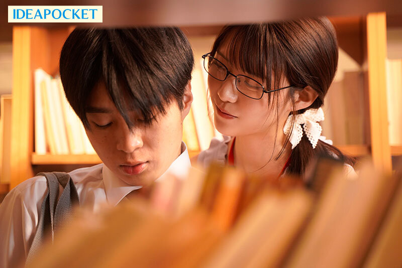 毎朝電車の端の席で読書をしている清楚美人お姉さんがM男を痴女って弄ぶ特殊性癖の持ち主だったなんて… 愛才りあ サンプル 3