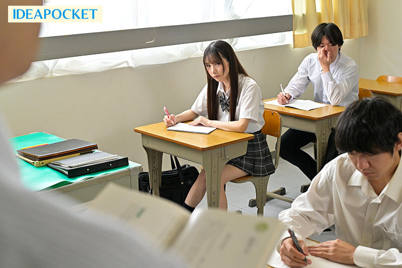 仕事終わり制服リフレを呼んだら自分の教え子が…。 お互い弱みを握った教師と生徒の背徳的でイケナイ関係 佐々木さき サンプル 1
