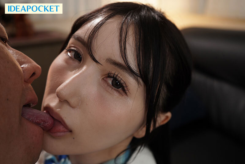 フライト後の滞在先で変態脚フェチ機長と汗だくベロキス性交に溺れる美脚パンストCA 藤咲まい サンプル 7