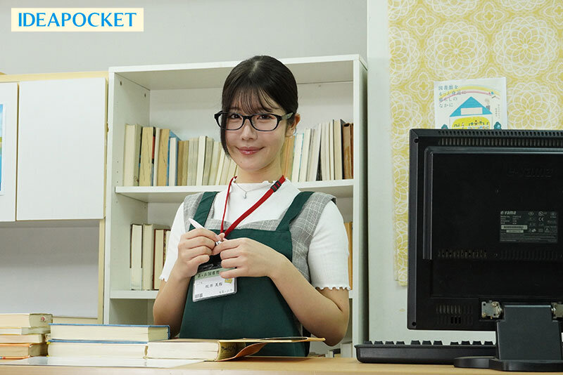 おっとり無口な地味司書さんの裏の顔は脱いだらスリム巨乳のむっつり淫乱痴女 坂井美桜 サンプル 2