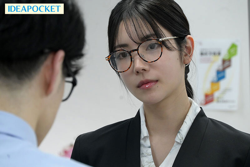 仕事が終わらず普段厳しい社長秘書の家へお泊まり…酒の勢いで襲ってしまったら僕のチ●ポで感じまくる普段とのギャップが可愛過ぎて翌日も朝勃ち止まらずヤリまくってしまった 楓カレン サンプル 1