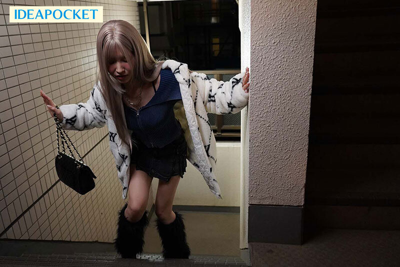 自宅の前で酔い潰れていたギャルを介抱したら恩返しの絶対中出し騎乗位がエロ気持ち良すぎて横転 合計12発 イってもイっても許されない暴走ギャルに朝までヤラれまくり 桜空もも サンプル 1