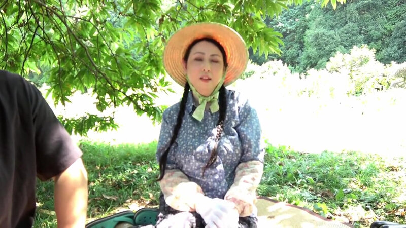 埼玉・北坂戸 野菜を栽培するセックスレスの巨乳妻 月野夜宵 サンプル 2