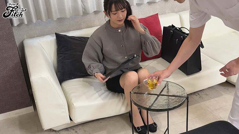 悪徳整体師の餌食となった華奢エロボディの美人妻 幸村泉希 サンプル 2