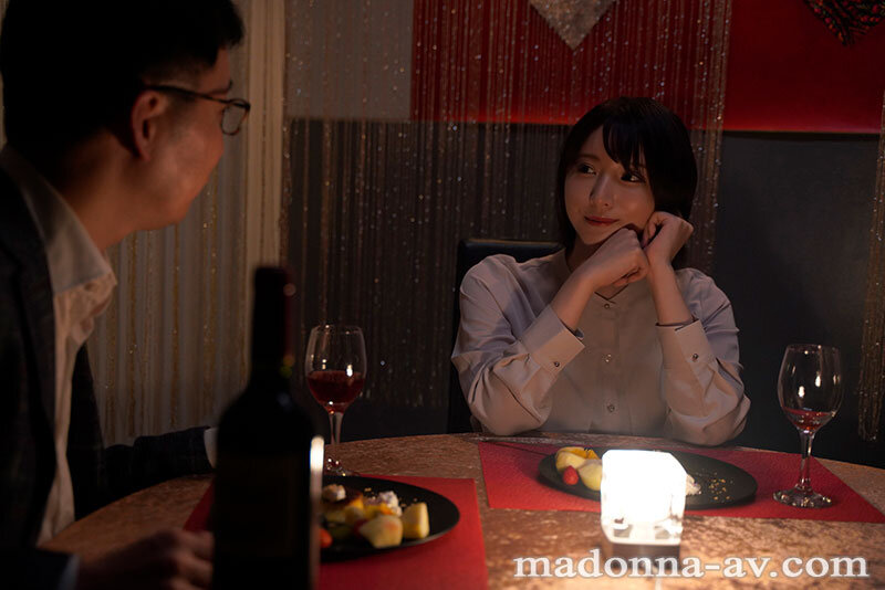 背徳の寝取らせシアタールーム 低俗男たちの醜い肉棒で汚された貞淑妻ー。 新妻ゆうか サンプル 1