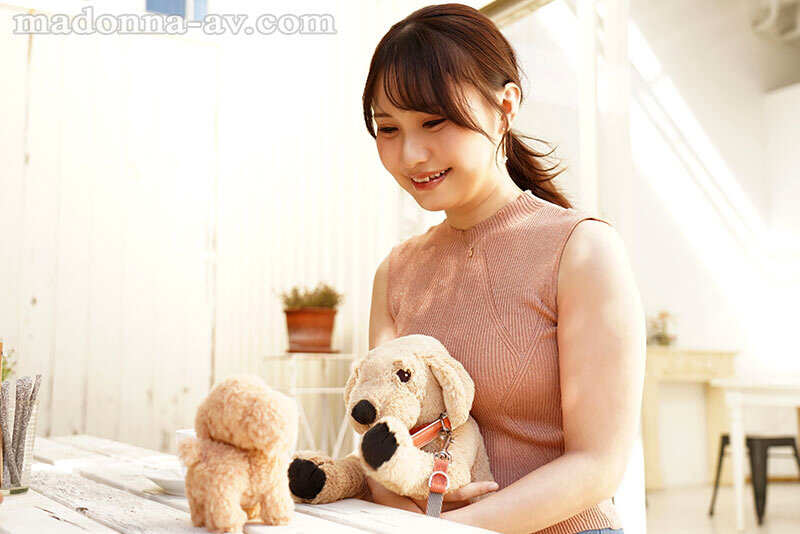 ペットの散歩中、絶対に1 回はナンパされる自然体で色気を振りまく人妻 新人 稲富詩音 35歳 AVデビュー サンプル 2