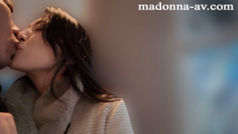 祝Madonna専属6周年記念作品 津軽海峡、『不倫』景色。 人目を盗みキスしまくり、1泊2日のガチ二人きりハメ撮り中出し旅行―。 木下凛々子 サンプル 2