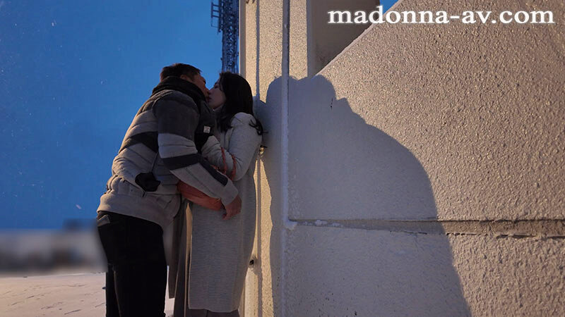 祝Madonna専属6周年記念作品 津軽海峡、『不倫』景色。 人目を盗みキスしまくり、1泊2日のガチ二人きりハメ撮り中出し旅行―。 木下凛々子 サンプル 5