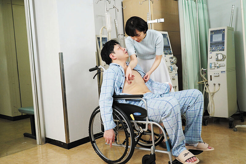 同級生の妻 入院生活で溜まりまくった俺のベッドに友人夫婦が見舞いに来て 美咲かんな サンプル 5