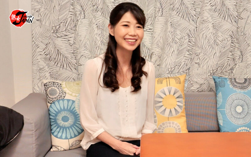 イケメンが人妻を部屋に連れ込んでSEXに持ち込む様子を盗み撮りしたDVD。023～強引にそのまま中出ししちゃいました～ サンプル 16
