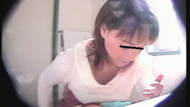 都内某所の仮設和式トイレ排泄盗撮スパイカメラ映像4時間2 30人 サンプル 3