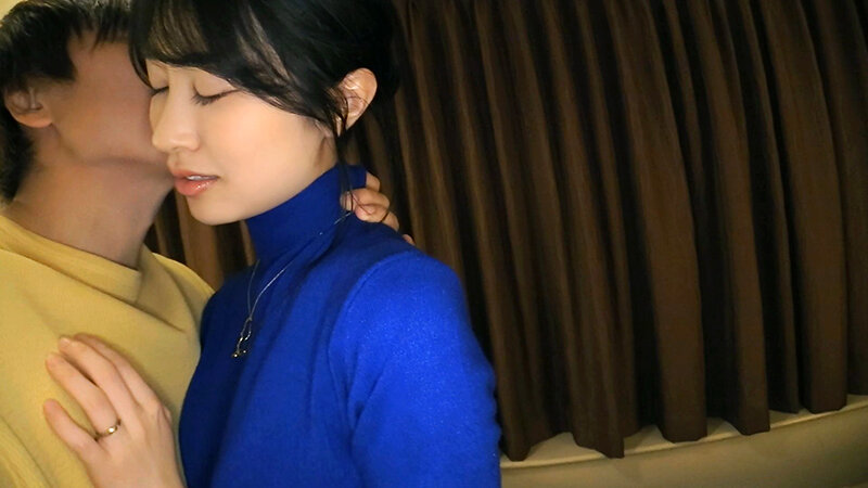 「貴方では気持ち良くなれないから…」淡白な夫とのSEXに不満を持つ美人妻たちが新調したTバックを履いてデカチンに泥●する サンプル 17