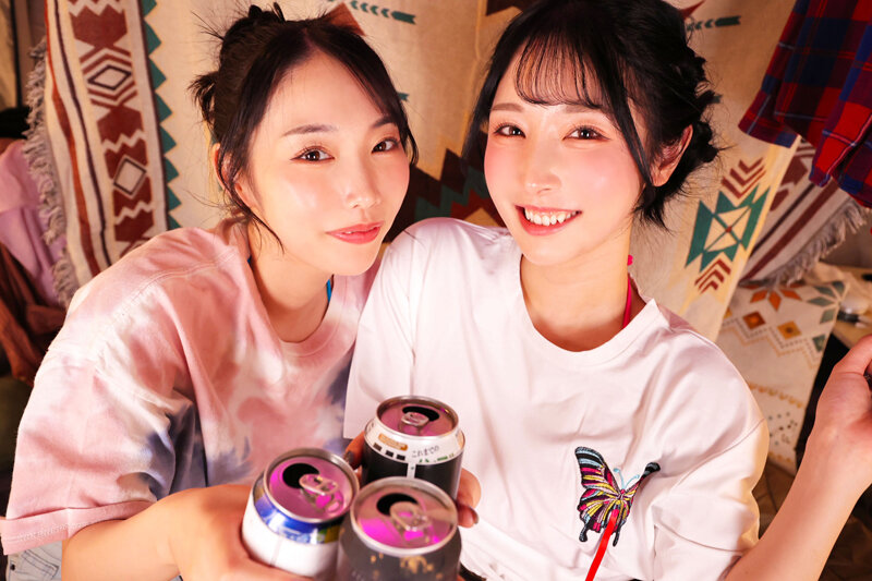 【VR】【8K】野外フェス二日目の深夜…俺のテントで宿無しのW爆乳ビキニ痴女が汗だくで何発もザーメン搾取してきた サンプル 2