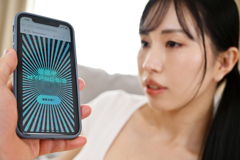 【VR】【8K】家事代行サービスのオンナの巨乳にムラムラした俺は【スケベに豹変する催●アプリ】を面白半分で使用し…とんでもないバケモノ性獣モンスターを生み出した 佐野秋帆 サンプル 3