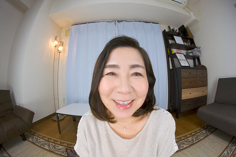 【VR】五十路熟女に顔を舐められてぞわぞわするVR サンプル 4