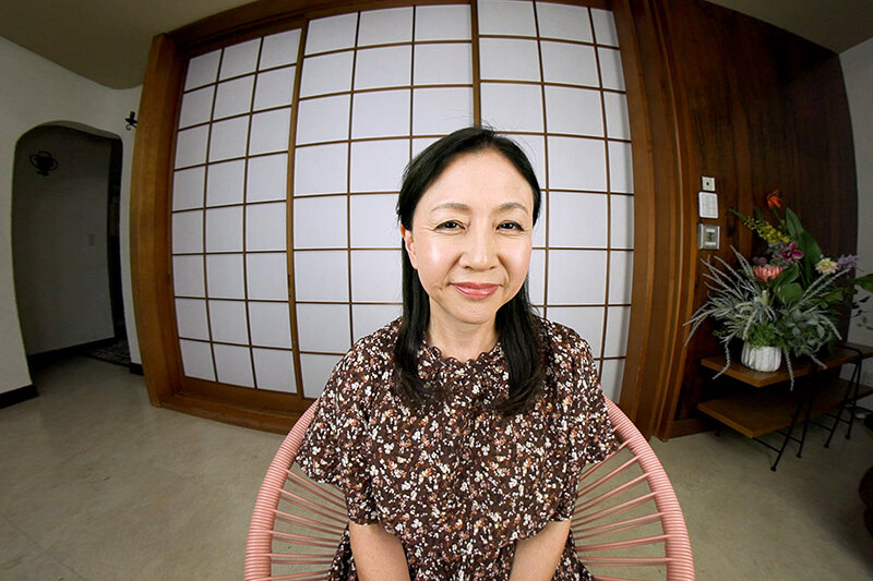【VR】五十路熟女に顔を舐められてぞわぞわするVR サンプル 8