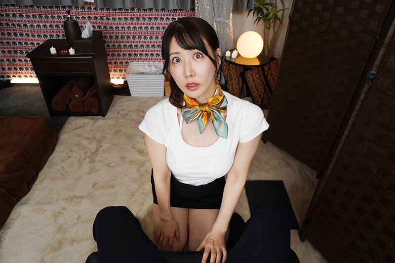 【VR】エステに行ったら隣の奥さんが担当セラピスト！乳首を服上から責めたら感じまくり「ちんぽ先だけ貸して」とか言って奥まで生挿入！ 若菜れいか 【8K】 サンプル 5
