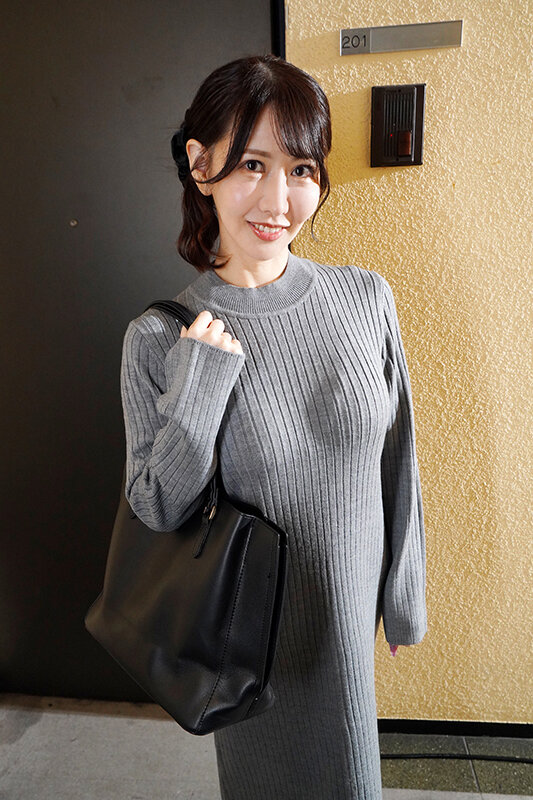 【VR】エステに行ったら隣の奥さんが担当セラピスト！乳首を服上から責めたら感じまくり「ちんぽ先だけ貸して」とか言って奥まで生挿入！ 若菜れいか 【8K】 サンプル 2