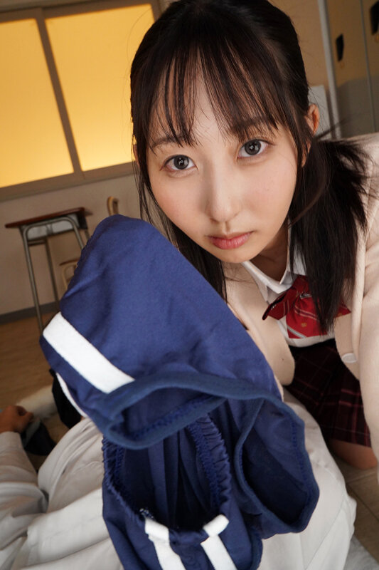 【VR】憧れの生徒会長の裏の顔は痴女JK ロッカー物色してブルマの匂いを嗅いでシコってたら本人に見つかり弱みを握られたボクは激狭空間で何もかも忘れて中出しSEXしまくった試験直前の放課後 山下紗和【8K】 サンプル 4