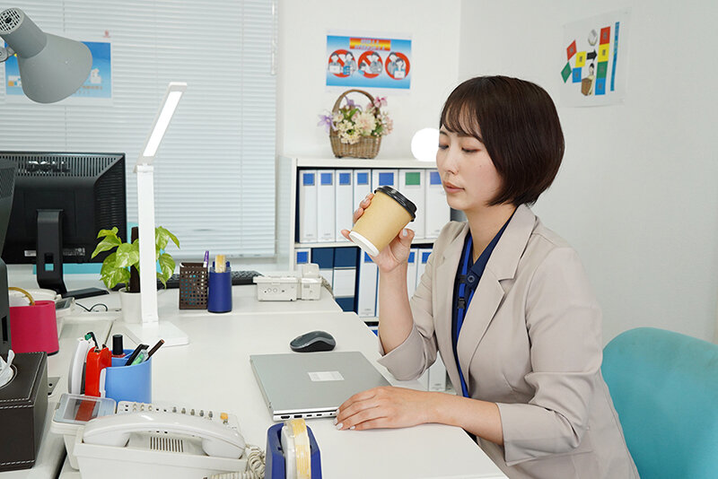 【VR】生意気美人部下を媚薬漬けにし、感度倍増ま●こに徹底的にわからせ中出し。穴放題のアへ顔性奴●にしてやりました 那賀崎ゆきね【8K】 サンプル 3