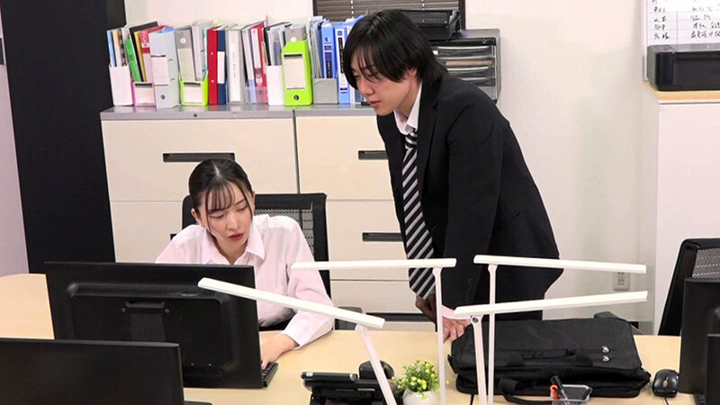 「お願いだから誰にも言わないで」俺が副業として働く女風でムカつく女上司とまさかの対面！（1）立場逆転でオフィスでもチンコを受け挿れる性処理担当にしてやった 鈴木真夕 サンプル 1