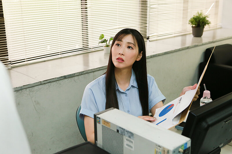 会社の女上司がデリヘルで働いていたので弱みにつけこみ本●（20）～不動産会社の和風エロス美人課長38歳 藤咲紫 サンプル 20