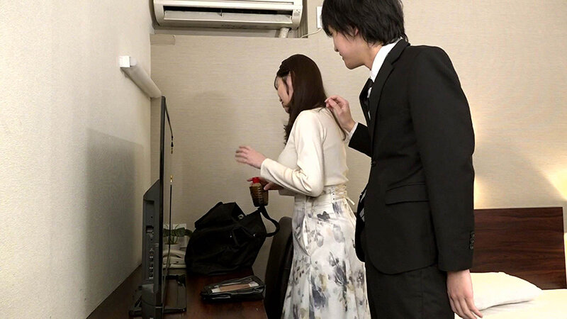 「課長、もっと奥まで突いてあげましょうか？」部下のOLがM性感で働いていたので弱みに付け込み本●するはずだったのに（4）…逆にアナルを責められてメスイキしちゃいました。 丸最レア サンプル 2
