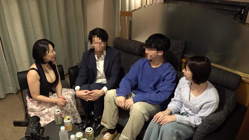 闇サイトで見つけたセフレ交換サークルの禁断ハメ撮り動画 総集編～カフェ店員の清楚系淫乱娘から専業主婦のムチムチ美熟女まで サンプル 1