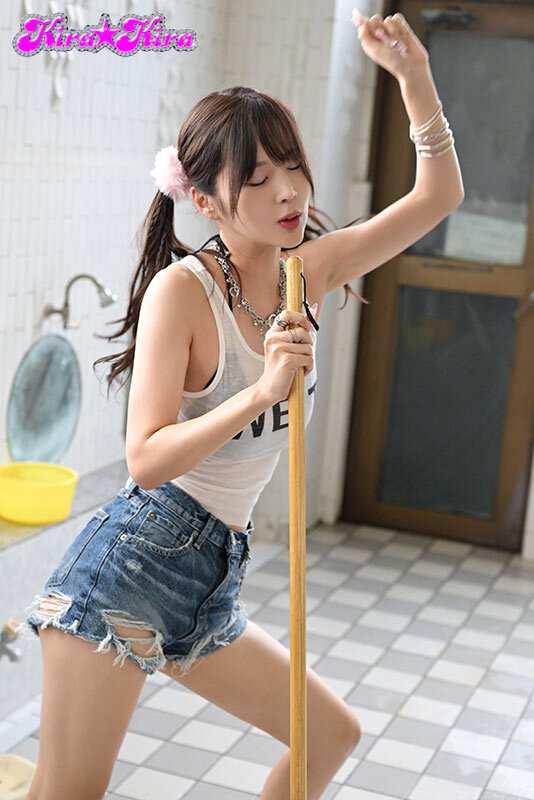 密着洗体手コキで10秒抜きしてくれると噂の銭湯看板娘～おやじチ○ポぶっこヌキギャル銭湯～ 新井リマ サンプル 1