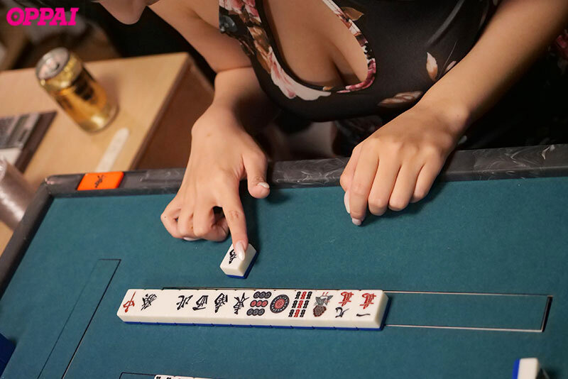 酔った勢いの悪ノリ脱衣麻雀が…罰ゲームのエロコス着て豹変した豪運痴女に僕ら全員ひんむかれ、精子払いを強要されたドスケベ徹マン役満追撃で濃厚パイズリ＆強●中出し 役野満里奈 サンプル 1