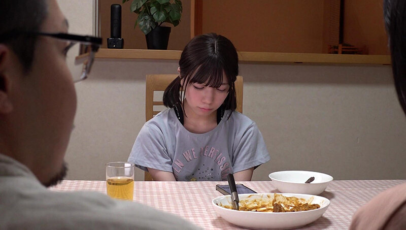 強●回避かくれんぼ お父さんとお義母さんが居ない間に、知らないおじさん達がやってきました。怖かったので、逃げました。押し入れにも隠れました。でも、捕まってしまいました…。 日向由奈 サンプル 2