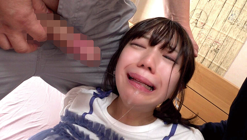 強●回避かくれんぼ お父さんとお義母さんが居ない間に、知らないおじさん達がやってきました。怖かったので、逃げました。押し入れにも隠れました。でも、捕まってしまいました…。 日向由奈 サンプル 20