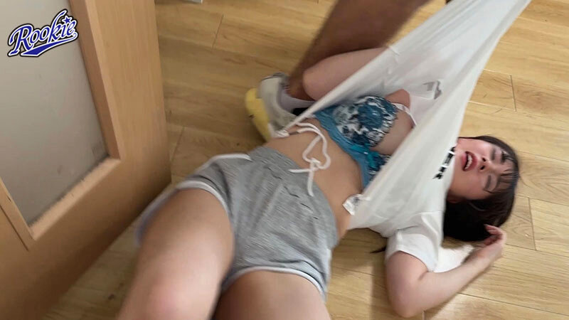 電車で毎日見かけるカワイイあの子を粘着ストーキング！電車痴●！睡眠姦！自宅襲撃！の鬼畜オンパレード 桜庭ももな サンプル 12