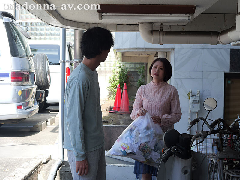口辱いつも文句を言ってくる隣の口うるさい主婦を毎回チ〇ポで黙らせる口封じイラマレ〇プ 友田真希 サンプル 1