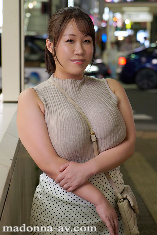 これぞ爆乳、これぞ名器―。 どんな男も3分でイキ果ててしまうLカップ人妻 豊田怜花 43歳 AV DEBUT サンプル 1